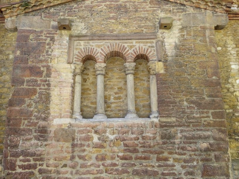 Detalle de la iglesia de San Tirso en Oviedo