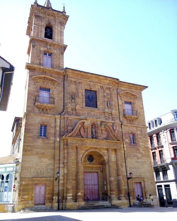 Iglesia de San Isidoro el Real en Oviedo