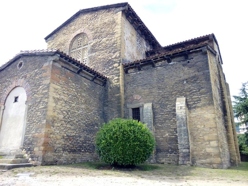 Iglesia de San Julián de los Prados (Santullano)