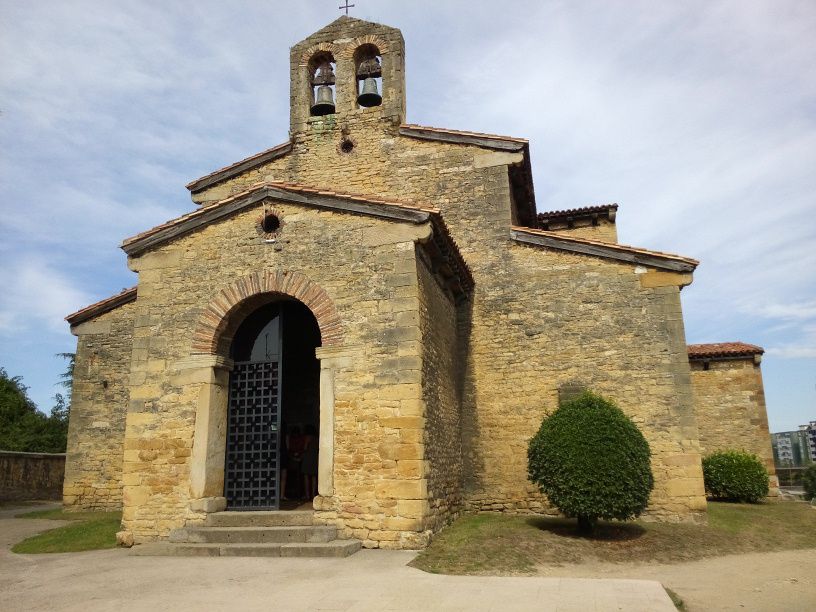 Vista Iglesia de Santullano